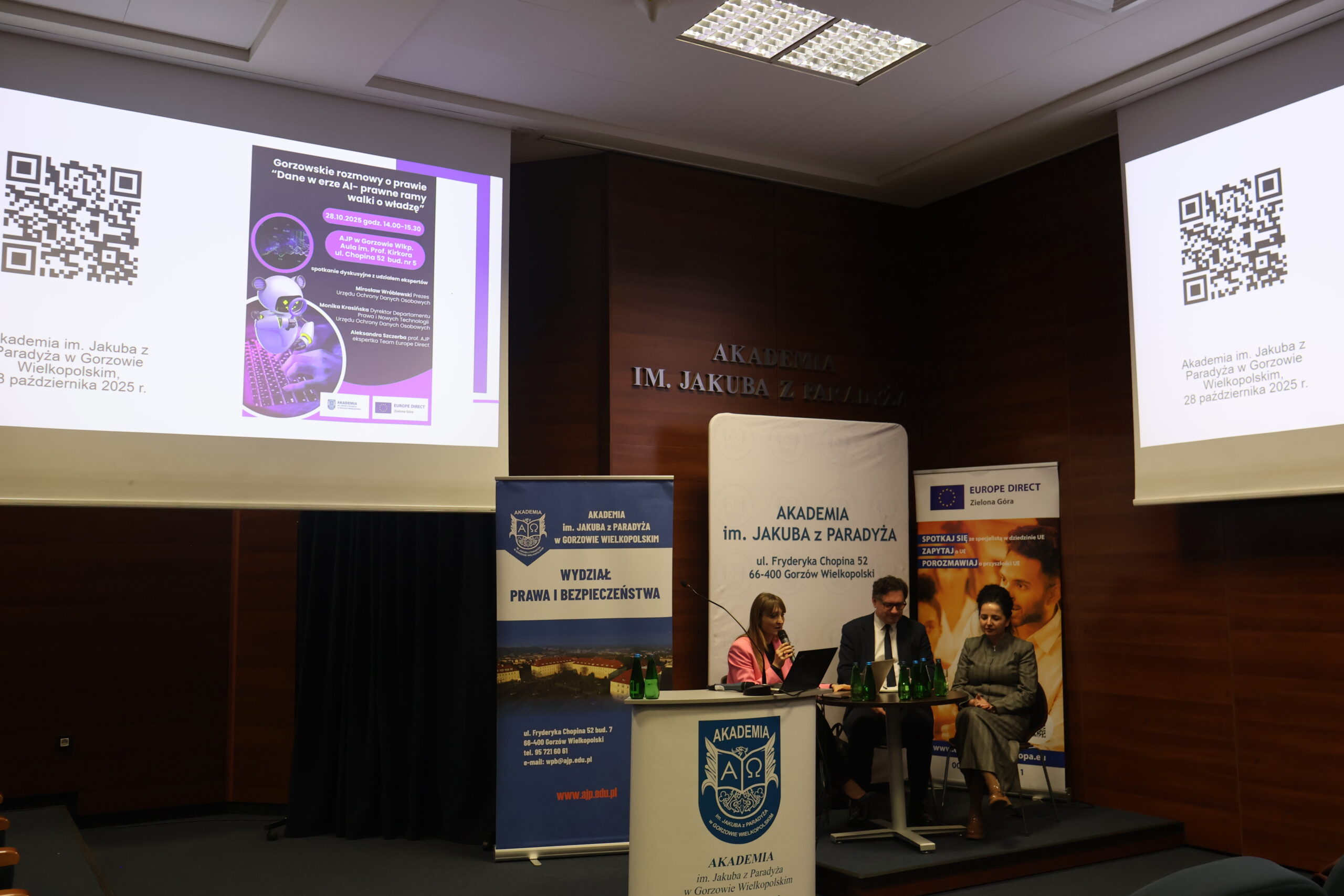 Na zdjęciu Aleksandra Szczerba, prof. AJP/Team Europe Direct, Mirosław Wróblewski, Prezes Urzędu Ochrony Danych Osobowych oraz Monika Krasińska, Dyrektor Departamentu Prawa i Nowych Technologii Urzędu Ochrony Danych Osobowych