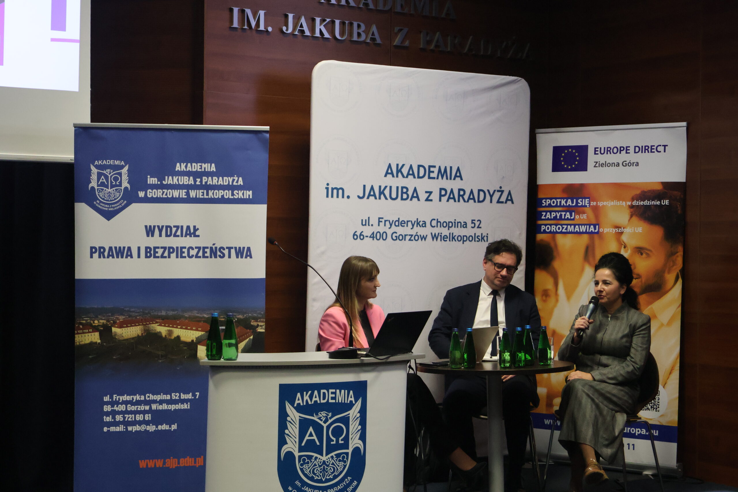 Na zdjęciu Aleksandra Szczerba, prof. AJP/Team Europe Direct, Mirosław Wróblewski, Prezes Urzędu Ochrony Danych Osobowych oraz Monika Krasińska, Dyrektor Departamentu Prawa i Nowych Technologii Urzędu Ochrony Danych Osobowych