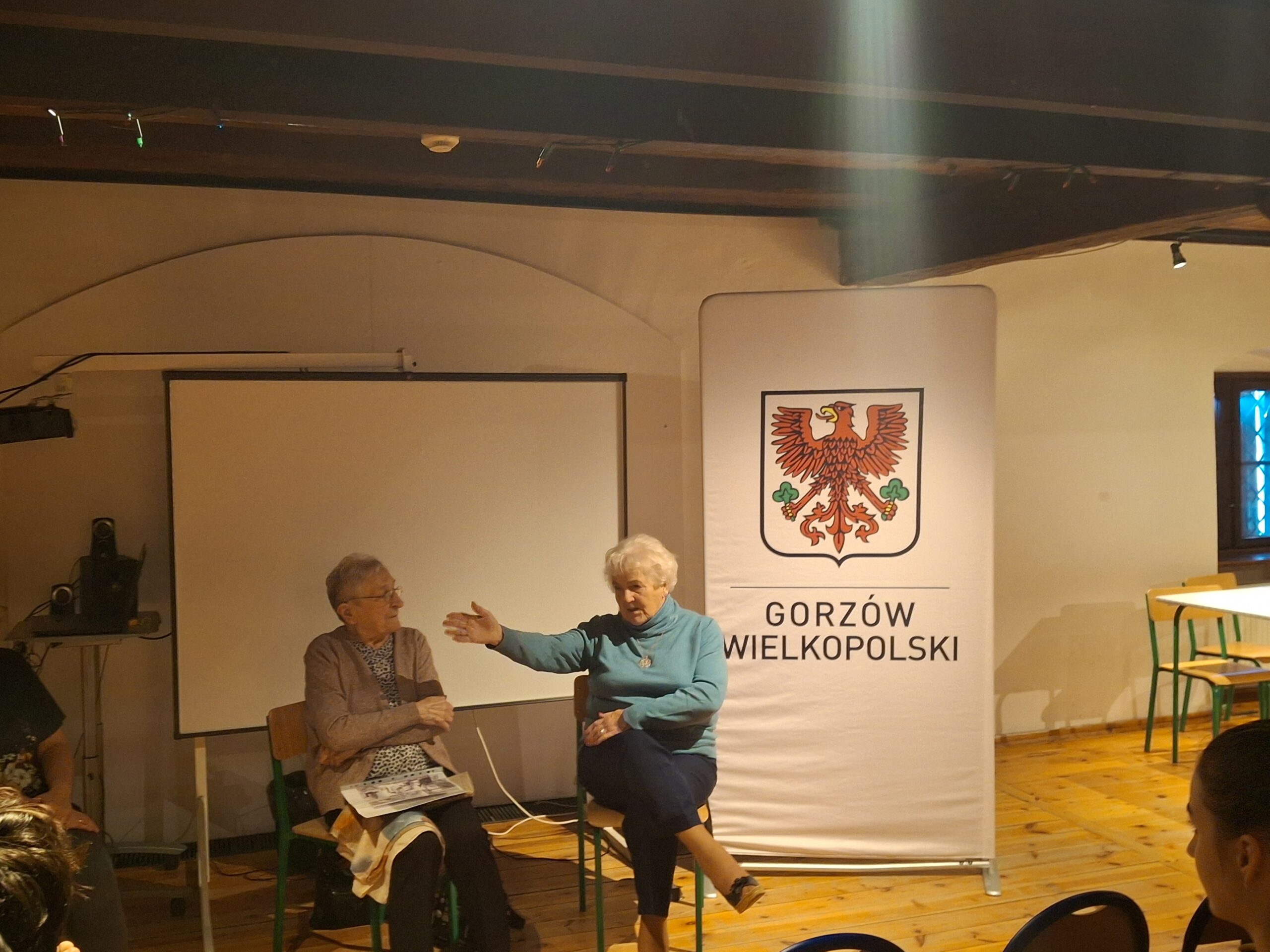 Studenci Wydziału Prawa i Bezpieczeństwa podczas wizyty studyjnej w Muzeum Lubuskim im. Jana Dekerta w Gorzowie Wielkopolskim (Spichlerzu), spotkanie z pionierami Gorzowa, 13 X 2025. Fot. Piotr Krzyżanowski