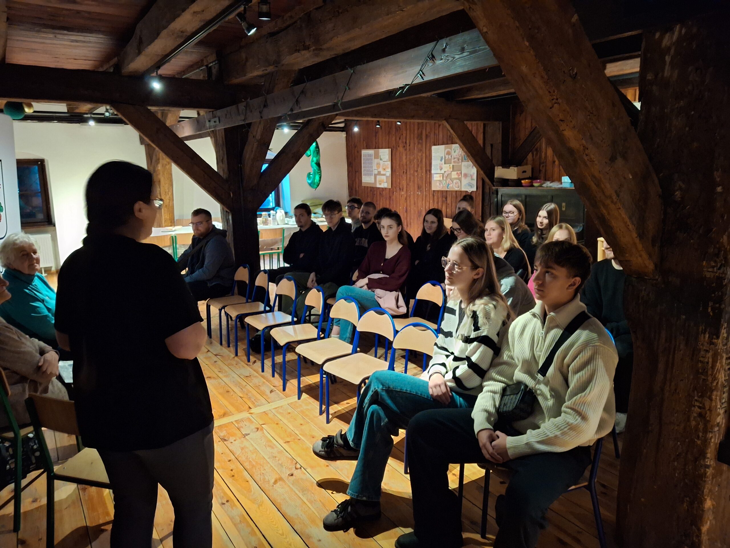 Studenci Wydziału Prawa i Bezpieczeństwa podczas wizyty studyjnej w Muzeum Lubuskim im. Jana Dekerta w Gorzowie Wielkopolskim (Spichlerzu), 13 X 2025. Fot. Piotr Krzyżanowski